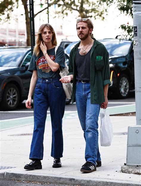 Maya Hawke Boyfriend Christian Lee Hutson:。